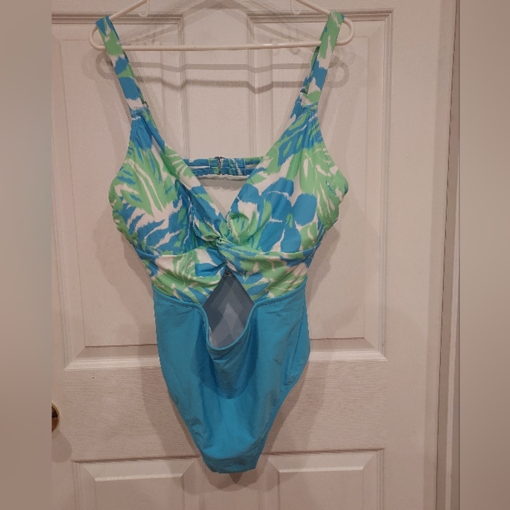NWT Woman's Cupshe blue/green One-piece with keyhole front. Size 2X
